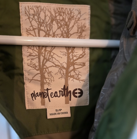 Plant Earth Green White Puffer Jacket Ski Snow EUC - Picture 3 of 8